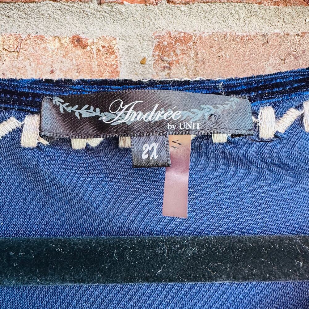 Andree by Unit Velvet Embroidered Navy Blue Blouse 2X - Picture 4 of 4